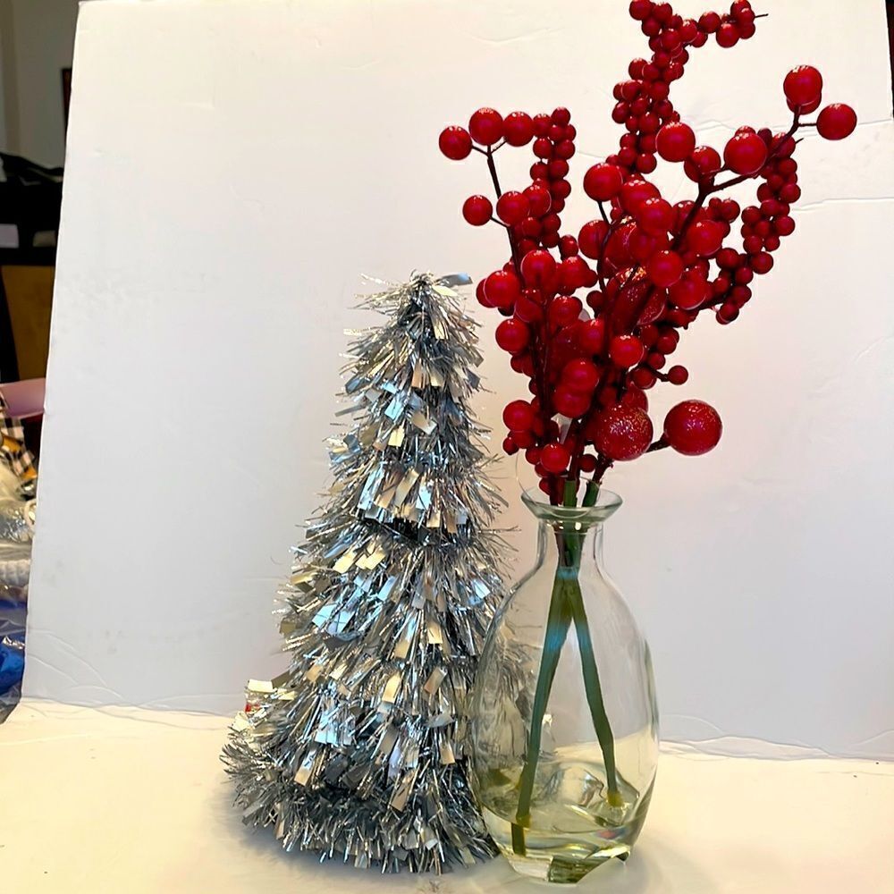 ‎409B - CHRISTMAS WINTER RED BERRY FLORAL